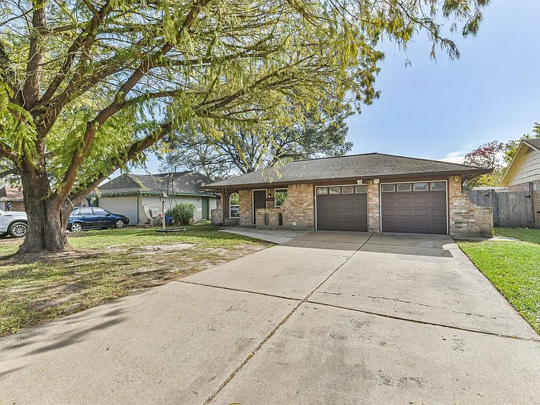 7623 Yellow Pine Dr — Photo 1