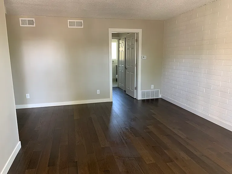 428 E 5th Ave #6 — Photo 7