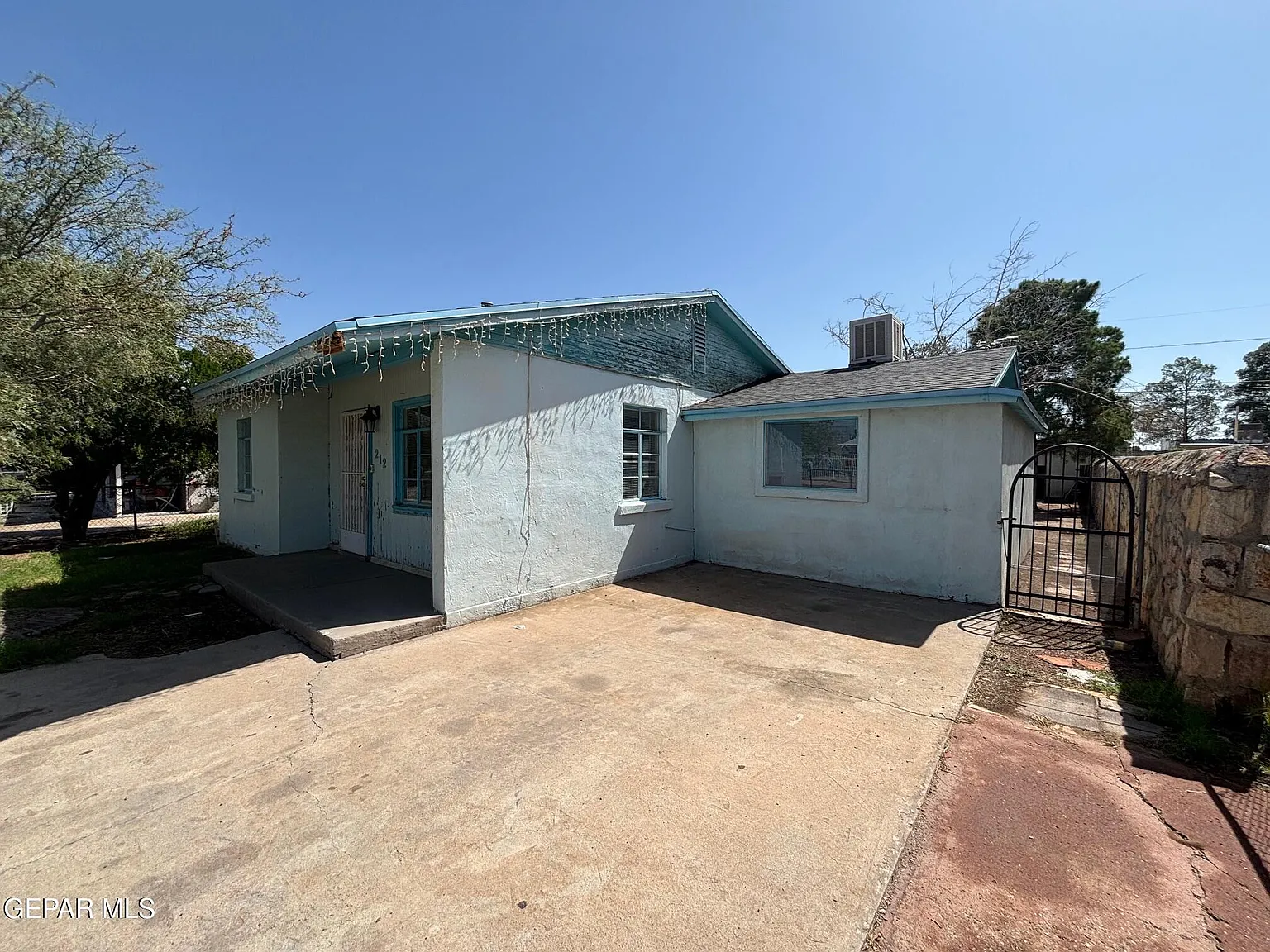 2 bed, 1.0 bath, 960 sqft, $1,200 — Photo 2
