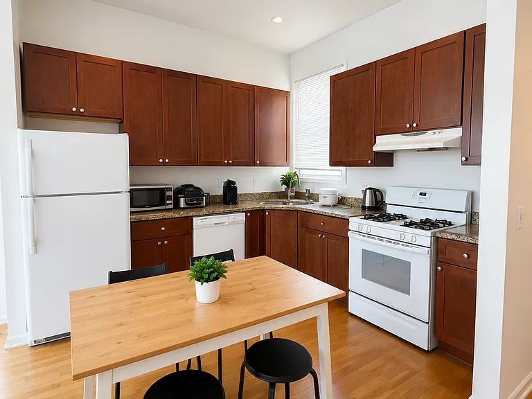 944 N Orleans St #203 — Photo 4