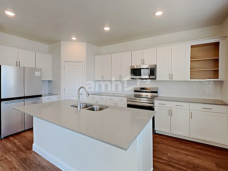 332 N Gibbons Ln — Photo 4