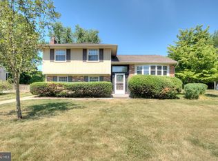 53 Longwood Dr, Stratford, NJ 08084