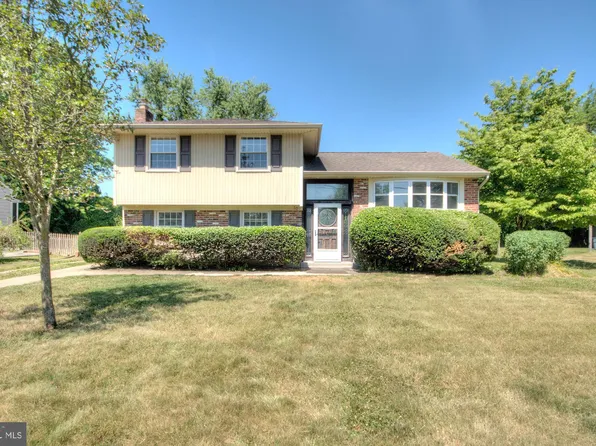 53 Longwood Dr, Stratford, NJ 08084