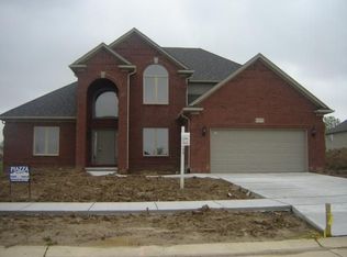 19470 Hamlin Lake Dr, Macomb, MI 48044