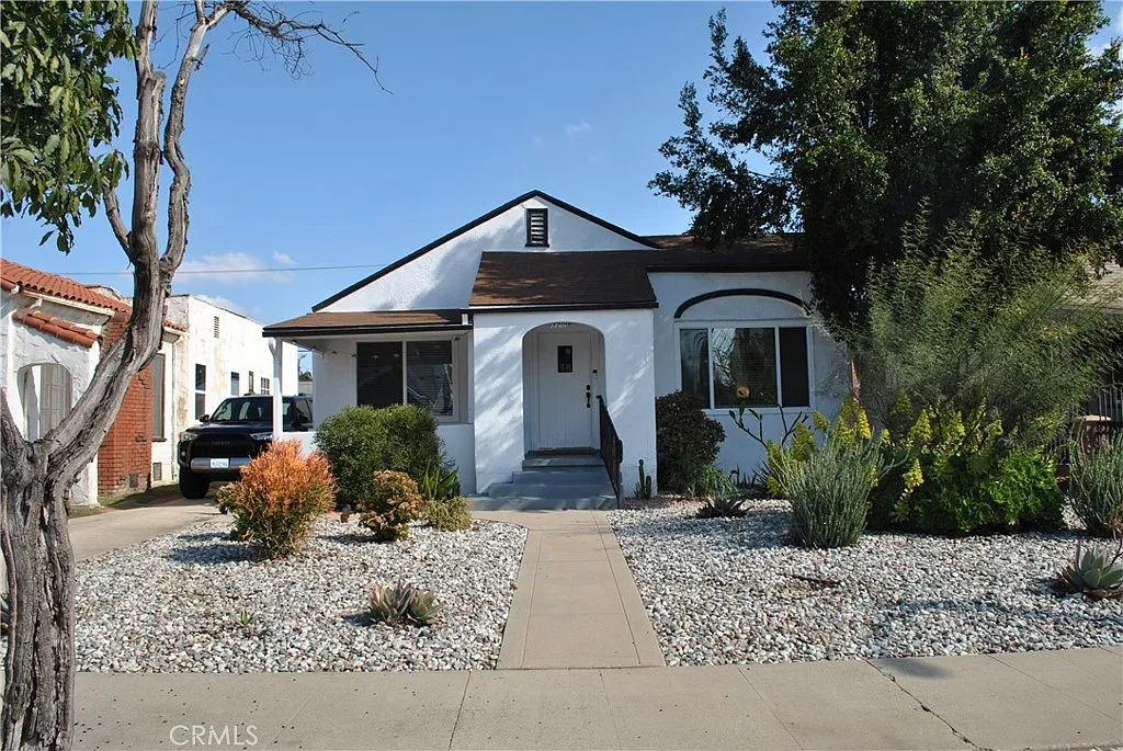 2 bed, 984 sqft, $4,100 — Photo 1