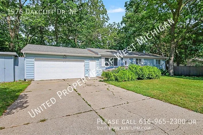 1976 Oakcliff Dr NE — Photo 1