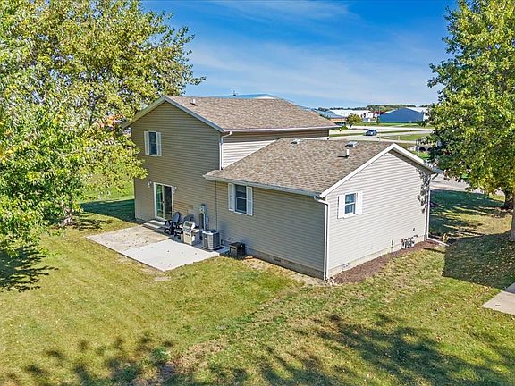 3rd image of 718 N Leona Ln
