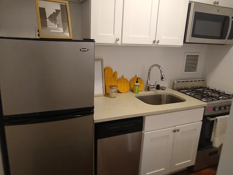 220 Avenue A #4B — Photo 3