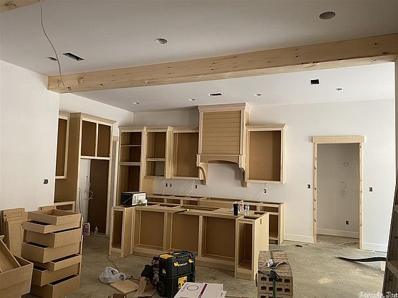 3rd image of 833 Belle Grv