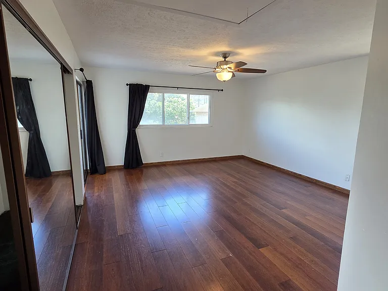 943 11th Ave — Photo 24