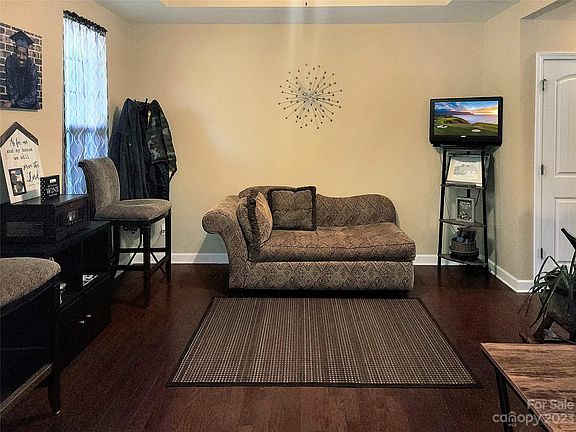3rd image of 5918 Langwell Ln