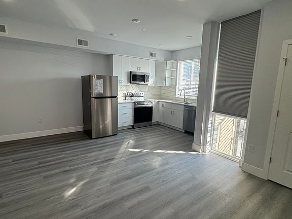 2nd image of 800 Callowhill St #9-1