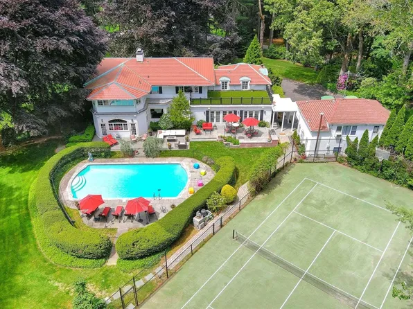 6 Woodacres Road, Brookville, NY 11545