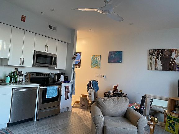 5th image of 1169 N Hope St