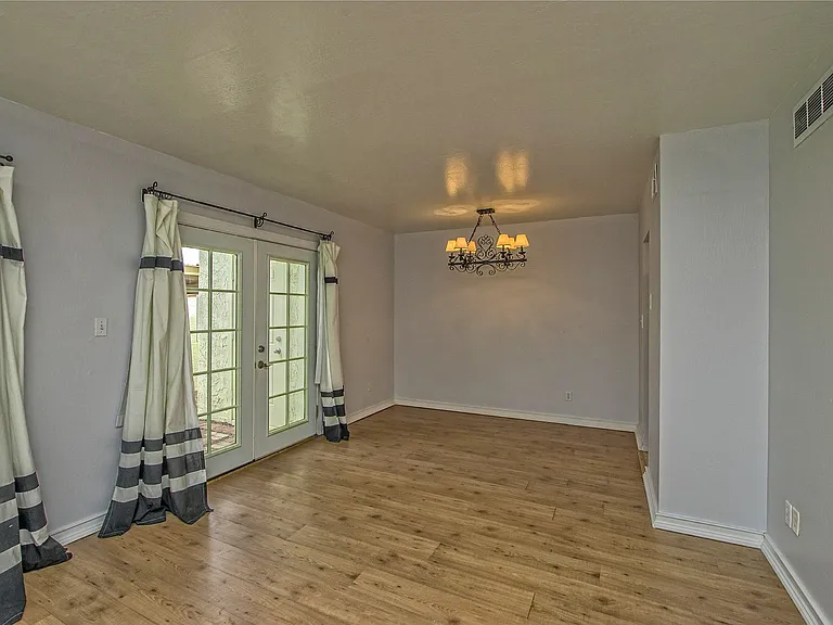 8510 N Central Ave #19 — Photo 4