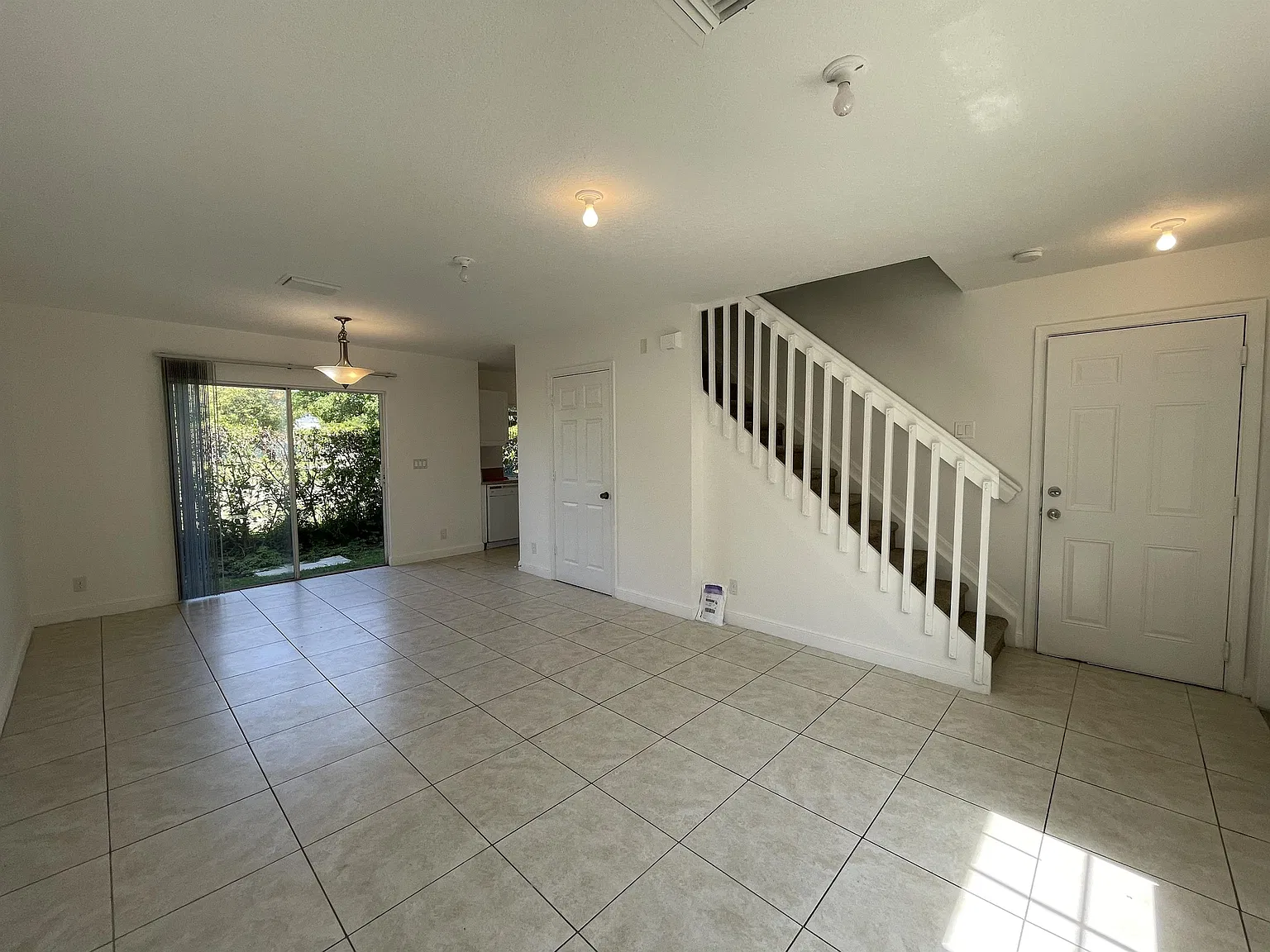165 SE 2nd Ct — Photo 3