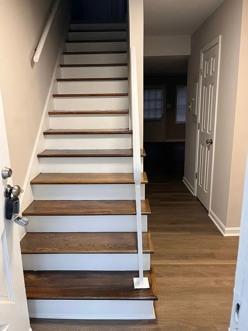 Newly Renovated 2-Bedroom Gem in Prime Carrboro Location & Leasing Special Available! — Photo 2