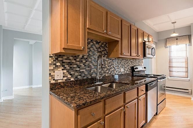 1st image of 1211 N La Salle Dr APT 1202
