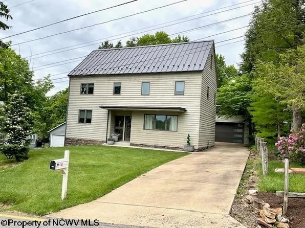 1220 Lions Ave, Morgantown, WV 26505