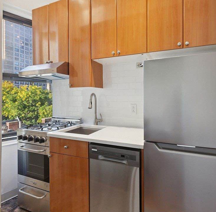 2nd image of 30 W 90th St APT 7C