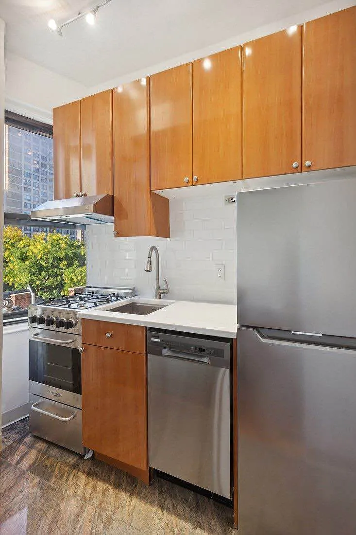 Building Photo - 30 W 90th St #7C