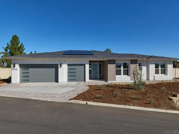 1746 Ishihara Rd, Vista, CA 92084