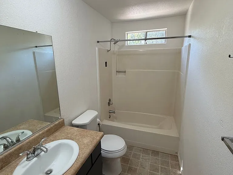 1448 Warner St — Photo 10