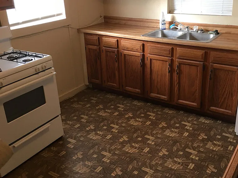 608 W Cedar St — Photo 5