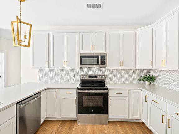 3rd image of 420 Capstone Dr