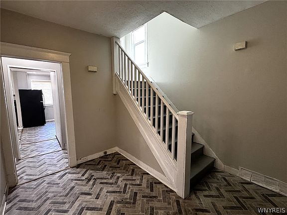 3rd image of 47 Heath St