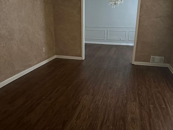 2nd image of 5964 Grosvenor Ave