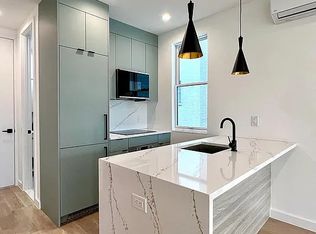 27-16 Newtown Ave #2R, Astoria, NY 11102