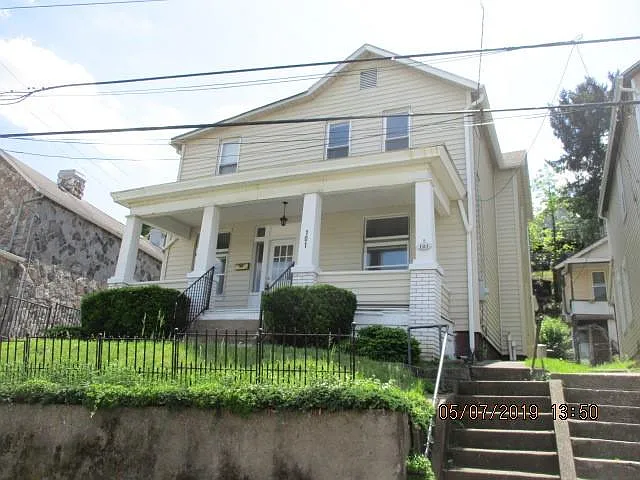 101 Lincoln Ave photo 1