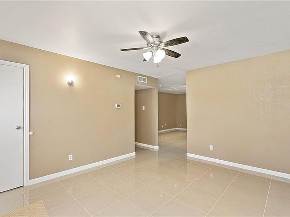 5th image of 1908 E Park Blvd