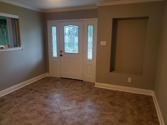 5th image of 2408 Charles Dr