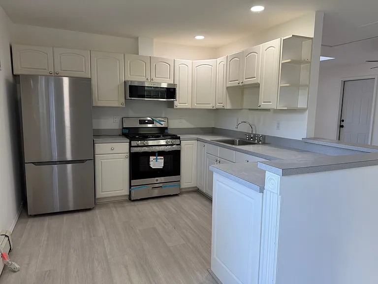 418 Erie St #2 — Photo 15