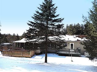 138 Old Schoolhouse Rd, Greentown, PA 18426