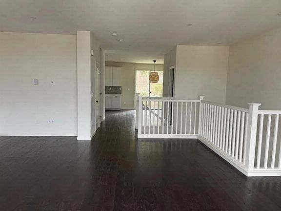 2nd image of 610 Jade St