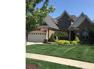 559 Masters Ln, Avon Lake, OH 44012