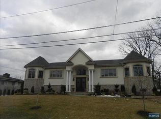 18 Berkshire Pl, Englewood Cliffs, NJ 07632