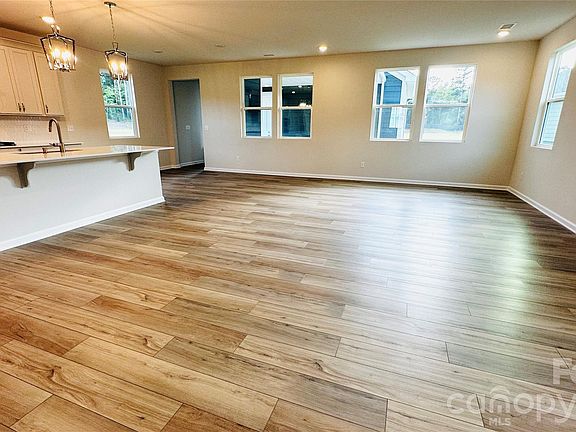 3rd image of 445 Spire St