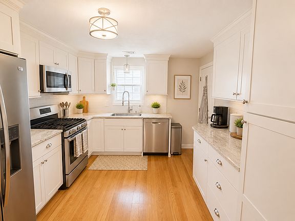 3rd image of 4 Bryon Rd #A