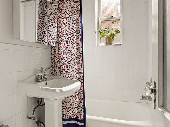 5th image of 344 W 12th St APT 4E