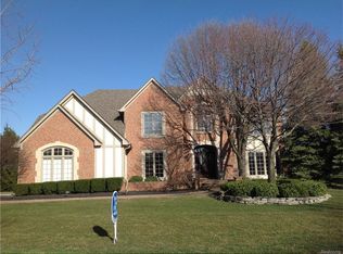 5790 Springbrook Dr, Troy, MI 48098