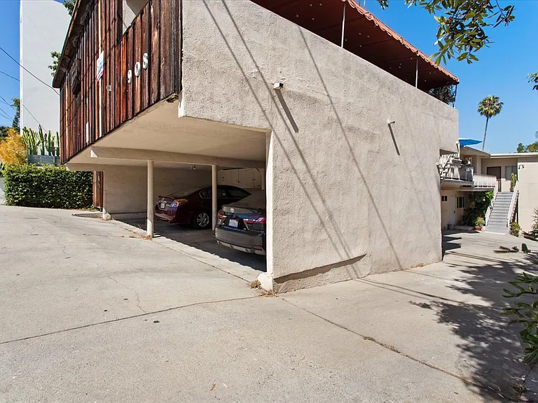 908 N San Vicente Blvd #3 — Photo 2