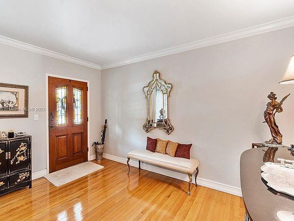 3rd image of 4315 Alhambra Cir