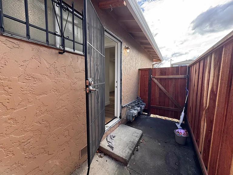 2121 Main St #1 — Photo 6