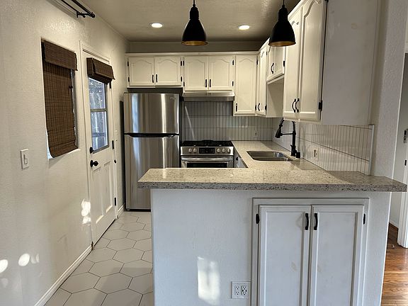 3rd image of 1514 1/2 Maltman Ave
