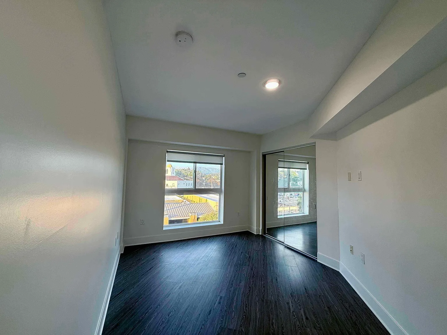 2022 West Sunset Boulevard — Photo 3