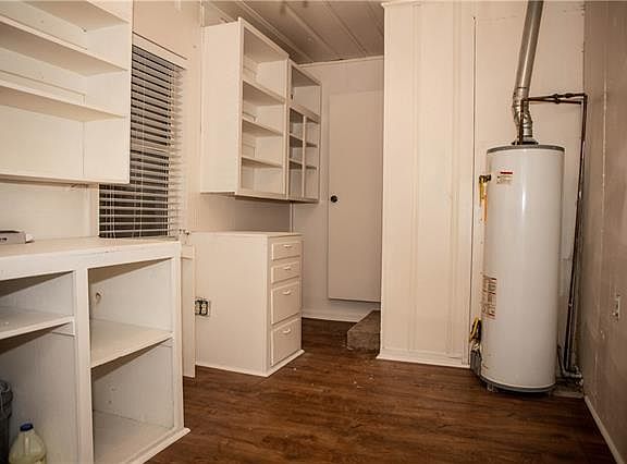 5th image of 813 Meadow Park Dr